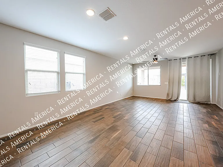 5211 W Leodra Ln — Photo 23