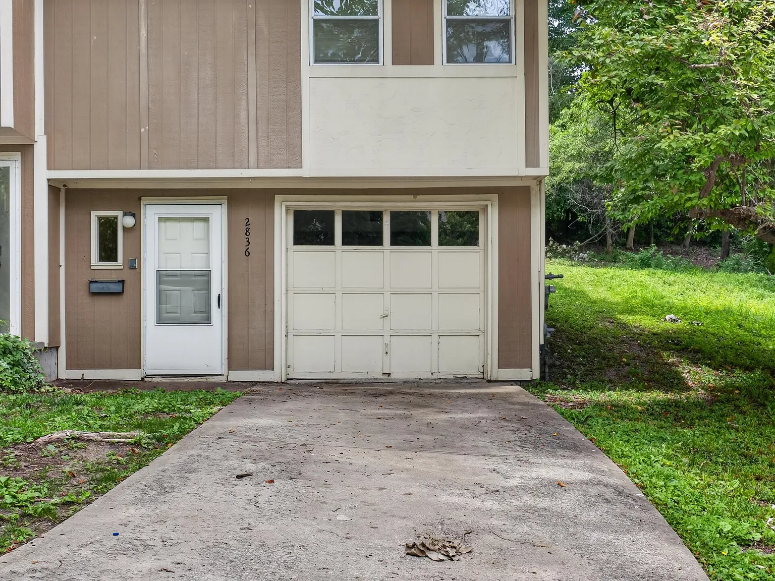 3 bed, 1100 sqft, $1,900 — Photo 1