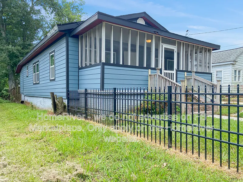 3 bed, 1.0 bath, 1166 sqft, $2,200 — Photo 2