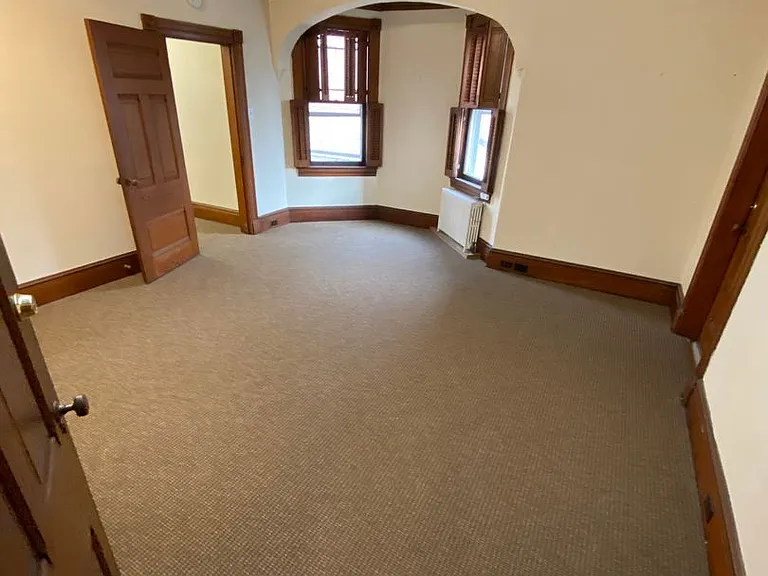50 E Court St — Photo 11