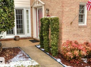 2012 Hopewood Dr, Falls Church, VA 22043