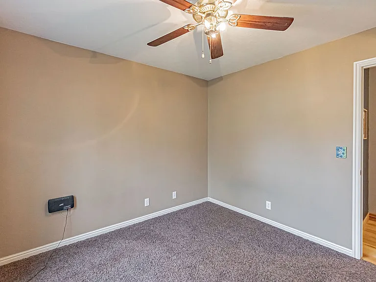 3915 Woodhaven Ln — Photo 48