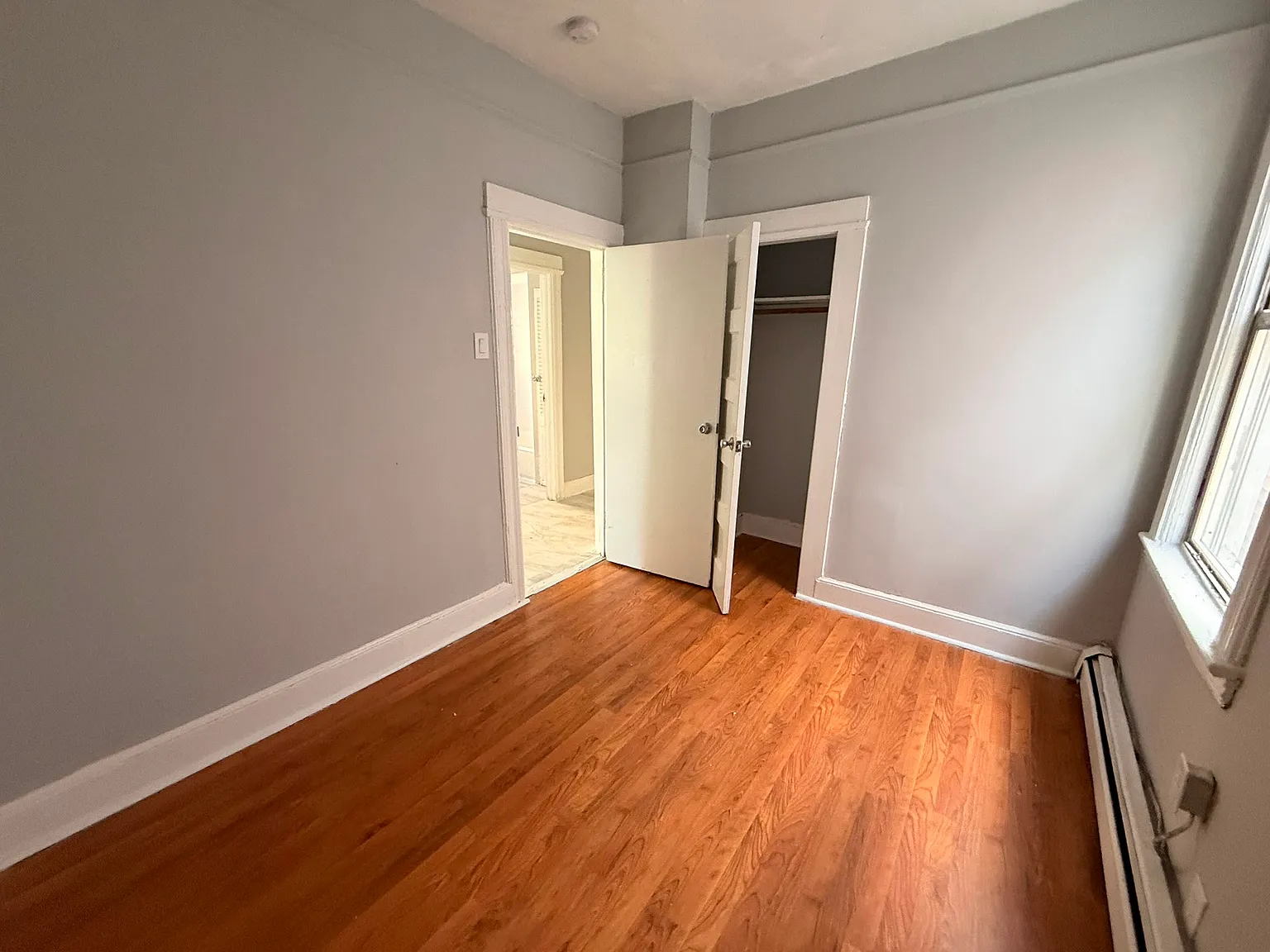 4 bed, $2,400 — Photo 2
