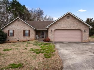 825 Crestfield Ct, Maryville, TN 37804