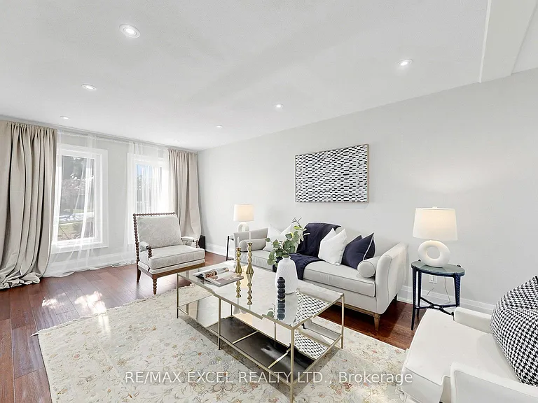 43 Piccadilly Rd — Photo 2