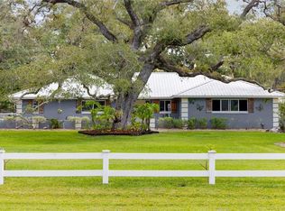 150 Bearded Oaks Dr, Sarasota, FL 34232