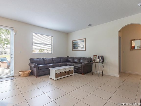 5th image of 2880 NE 1st Dr