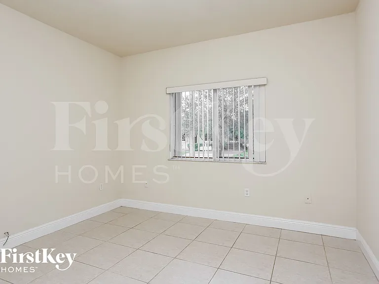 213 SW 15th Pl — Photo 10