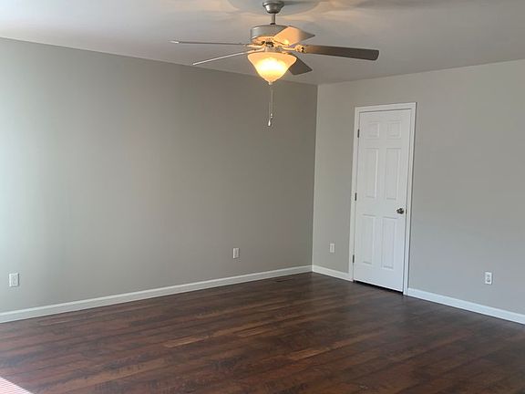 4th image of 38 Troy Ct