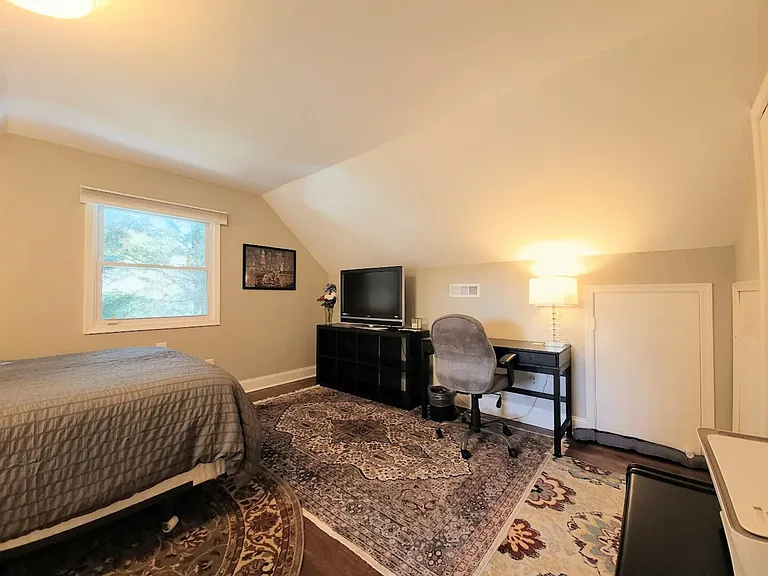 Singleton Dr — Photo 10
