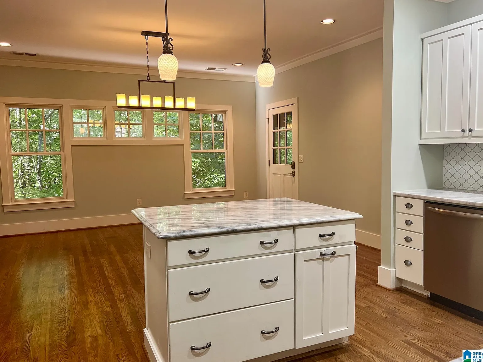 3 bed, 2.0 bath, $2,850 — Photo 4