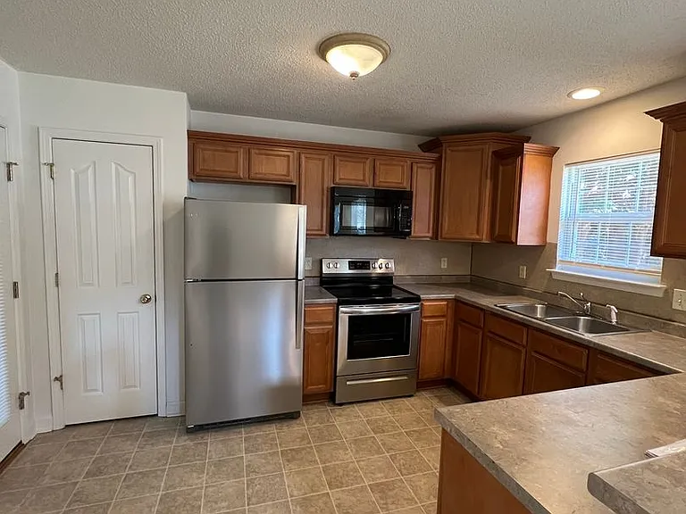 203 Clusters Cir — Photo 1