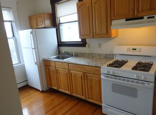 132 Crescent St APT 4, Waltham, MA 02453