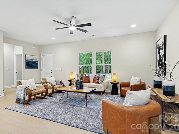 4th image of 1002 Kingswood Dr