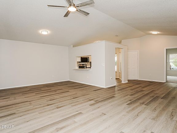 3rd image of 1626 Woodacres Ct