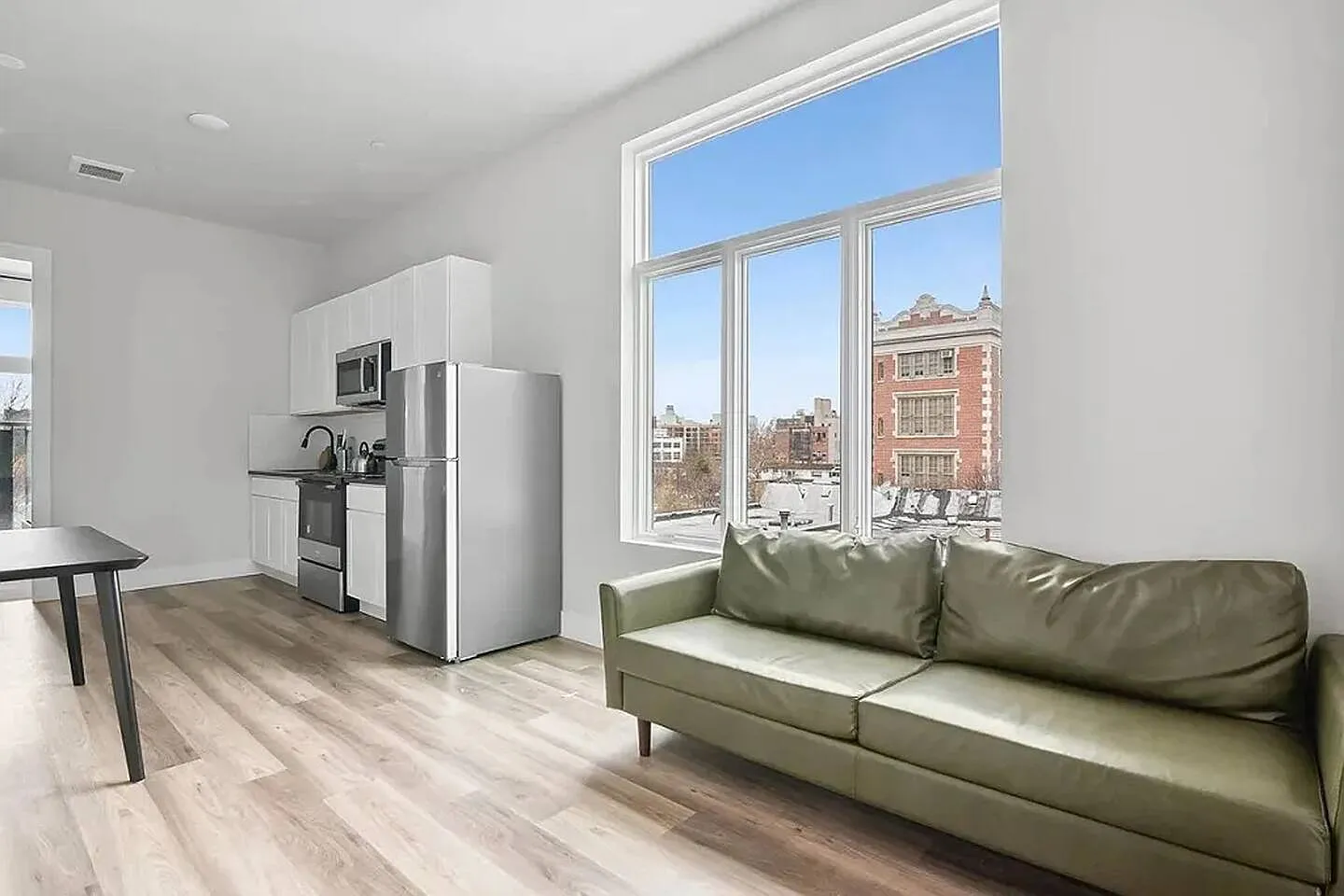 4 bed, 1.5 bath, $1,280 — Photo 1