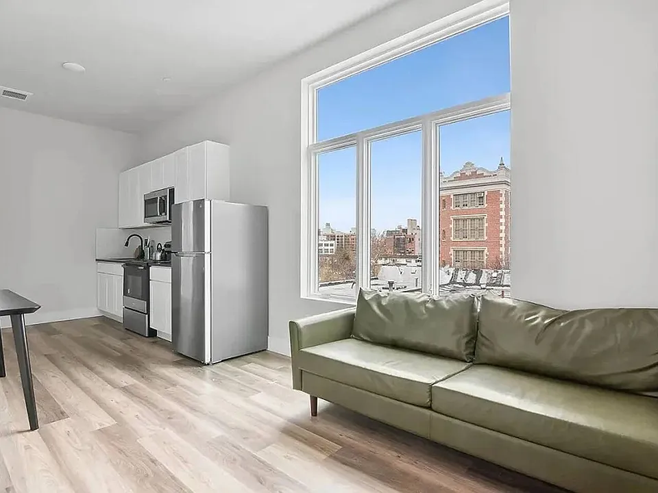 61 Delmonico Pl #255