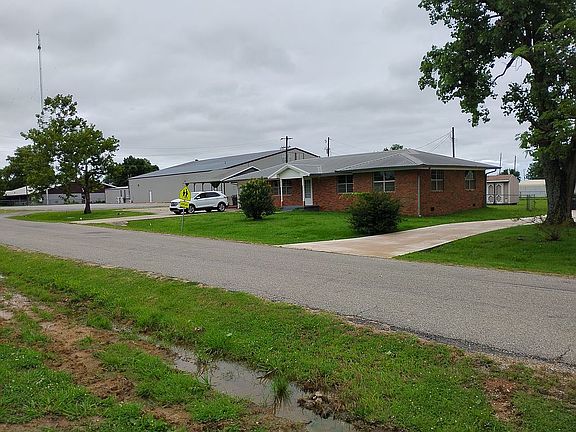 3rd image of 219 Main St
