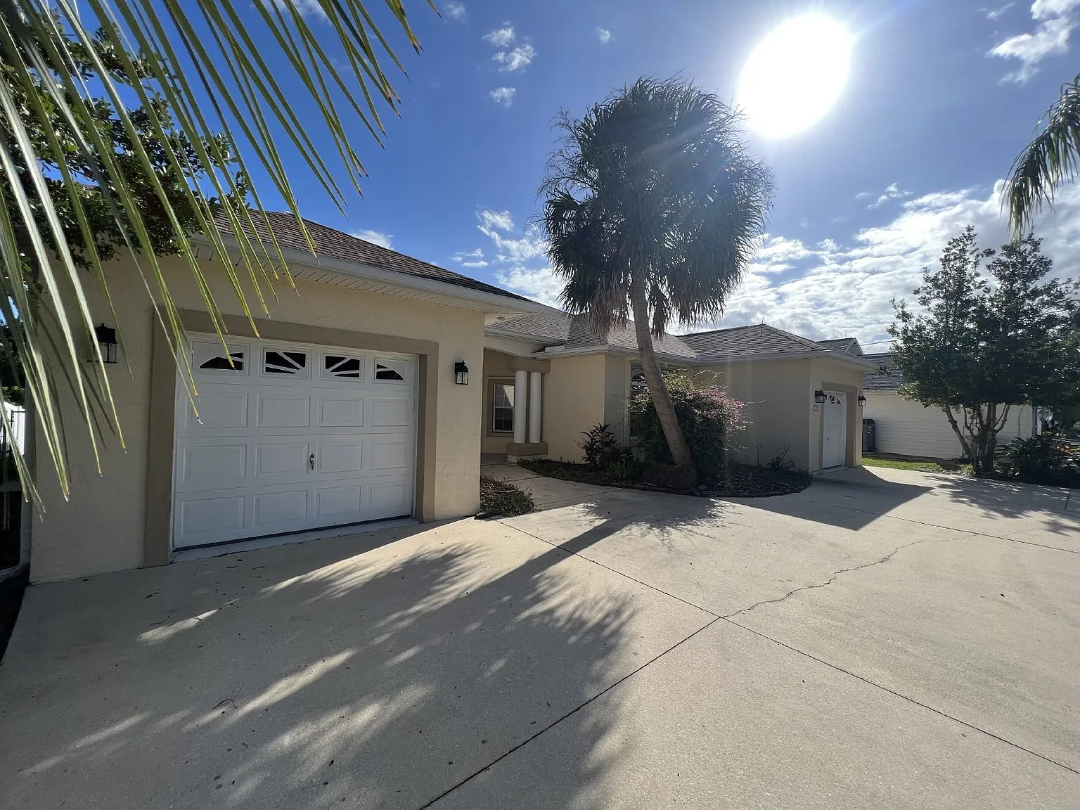 3 bed, 3.0 bath, 1960 sqft, $3,500 — Photo 2
