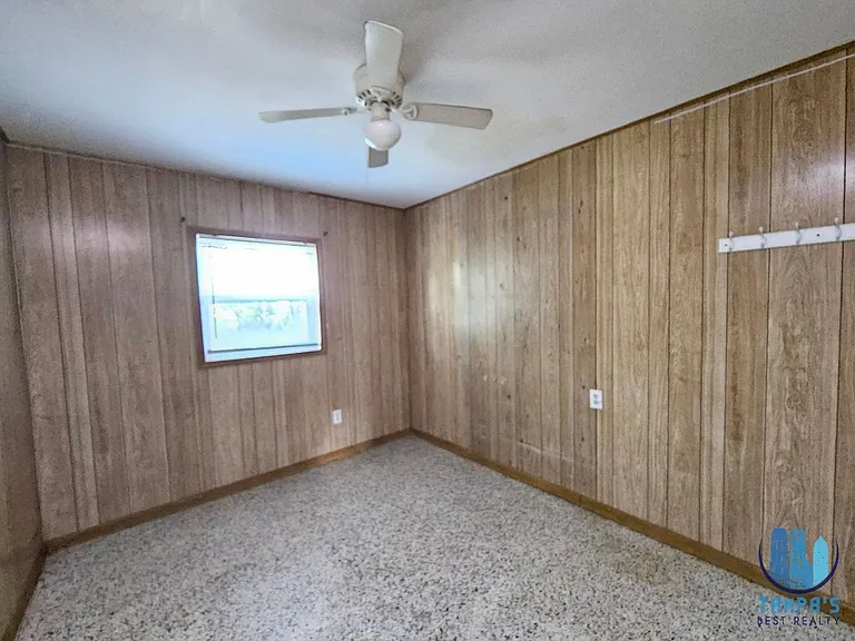 1216 E Myrtle St — Photo 12