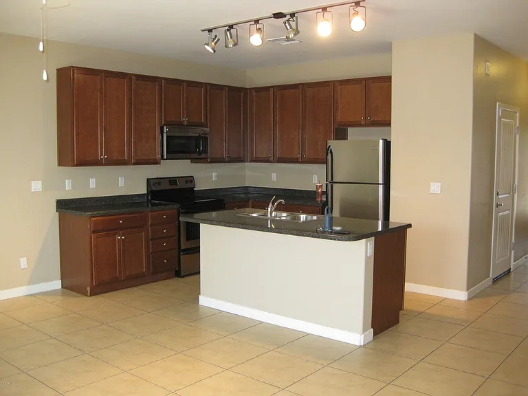 1115 E Cedar St — Photo 2