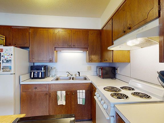 3rd image of 216 Campus Ave #2