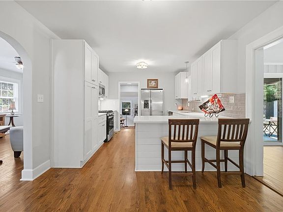 4th image of 112 Dumont Ave