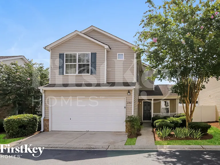 292 Hiawassee Dr — Photo 2