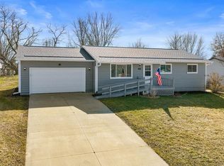 509 Ernstmeyer Dr, Baraboo, WI 53913