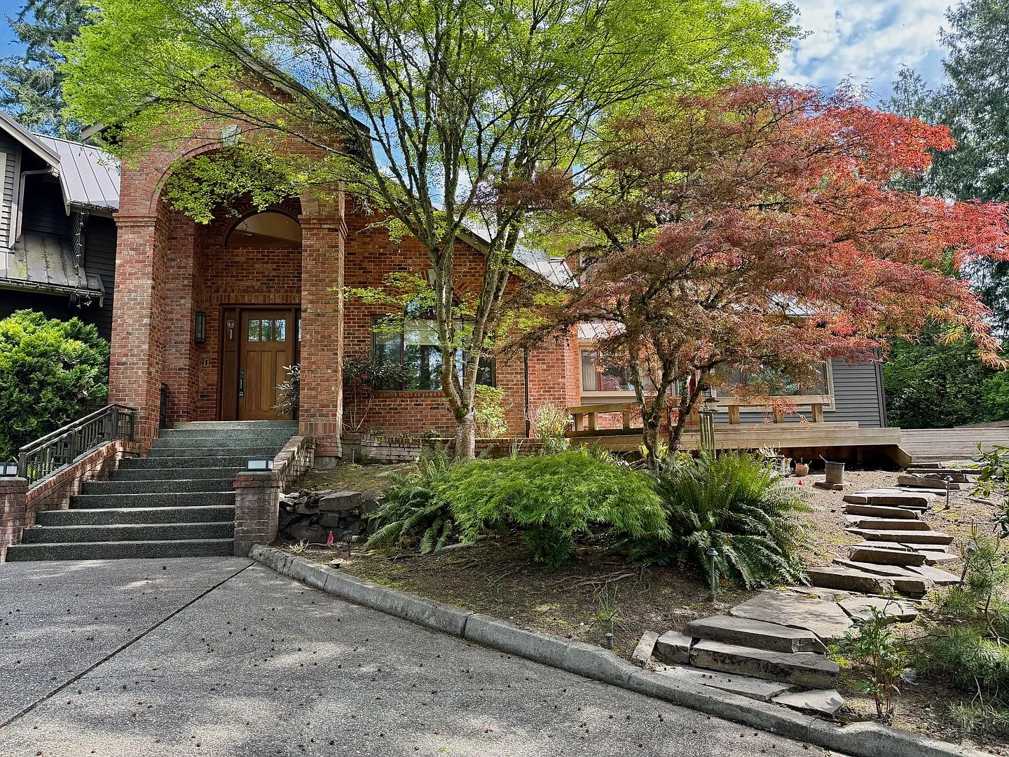 Luxury Estate Retreat in the Heart of Sammamish — Photo 4