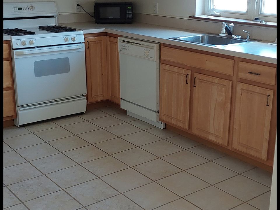 1st image of 211 Maple St