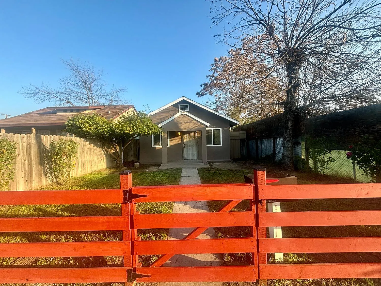 3727 E Tulare St photo 1