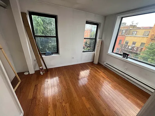 Rented by Delmark Realty LLC | media 75