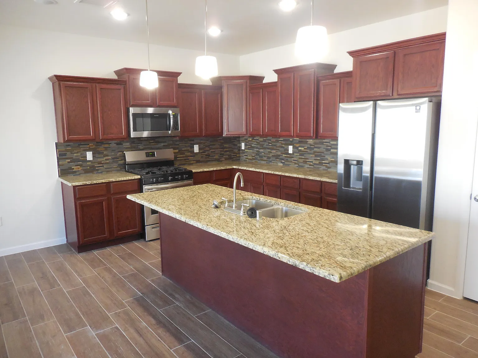 3 bed, 3.0 bath, 1498 sqft, $1,850 — Photo 4