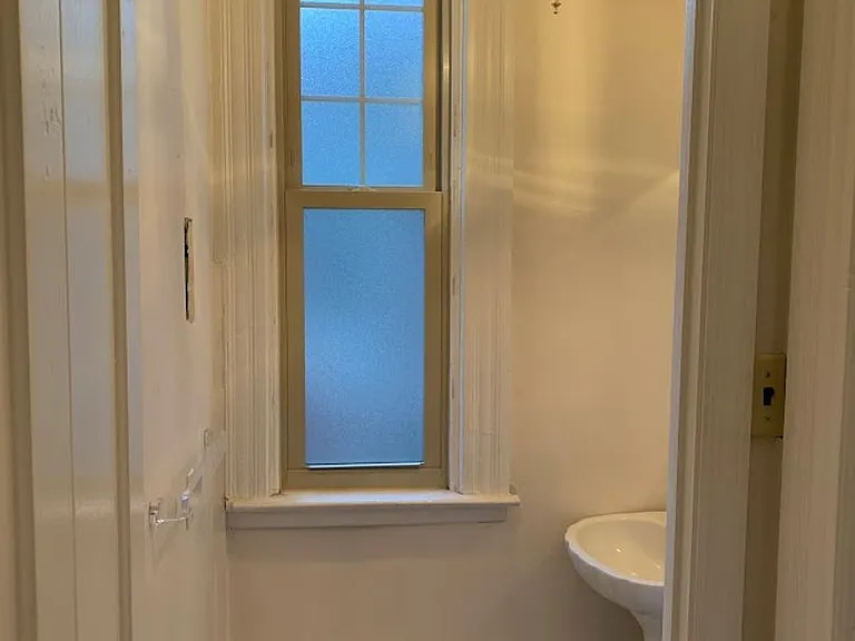 5431 Howe Street — Photo 9
