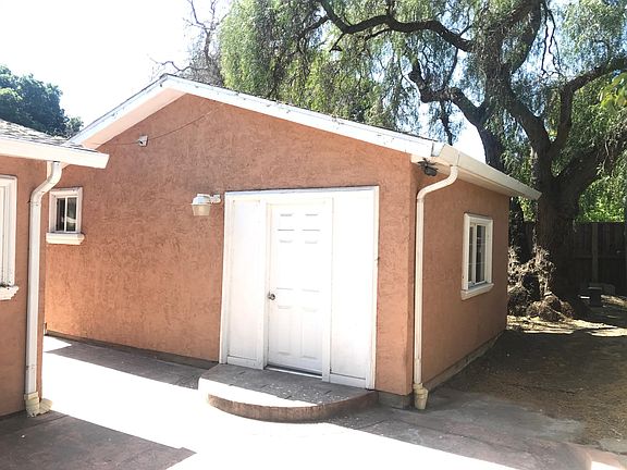3rd image of 2841 Temple Ct