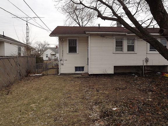 3rd image of 2859 Revere Ave