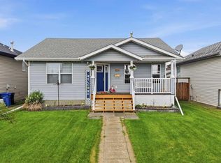 142 SE Robinson Ave, Penhold, AB T0M1R0