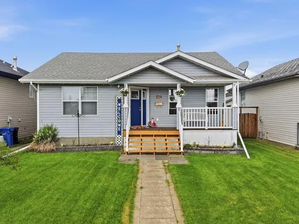 142 SE Robinson Ave, Penhold, AB T0M 1R0