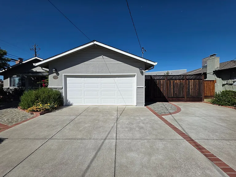 4001 Roland Dr — Photo 2