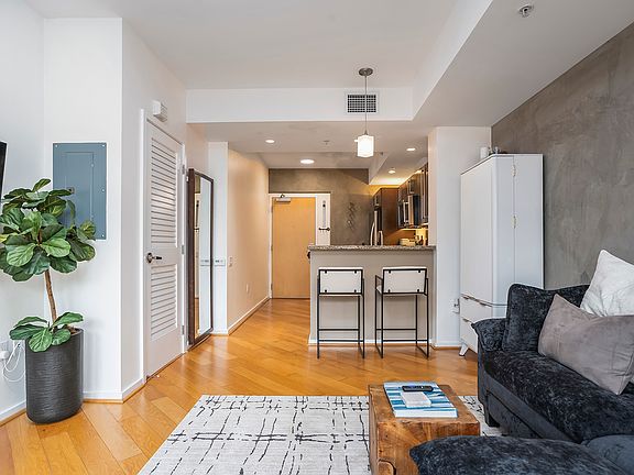 5th image of 321 10th Ave Unit 1103