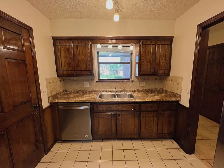 112 N Grand Fork Dr — Photo 11