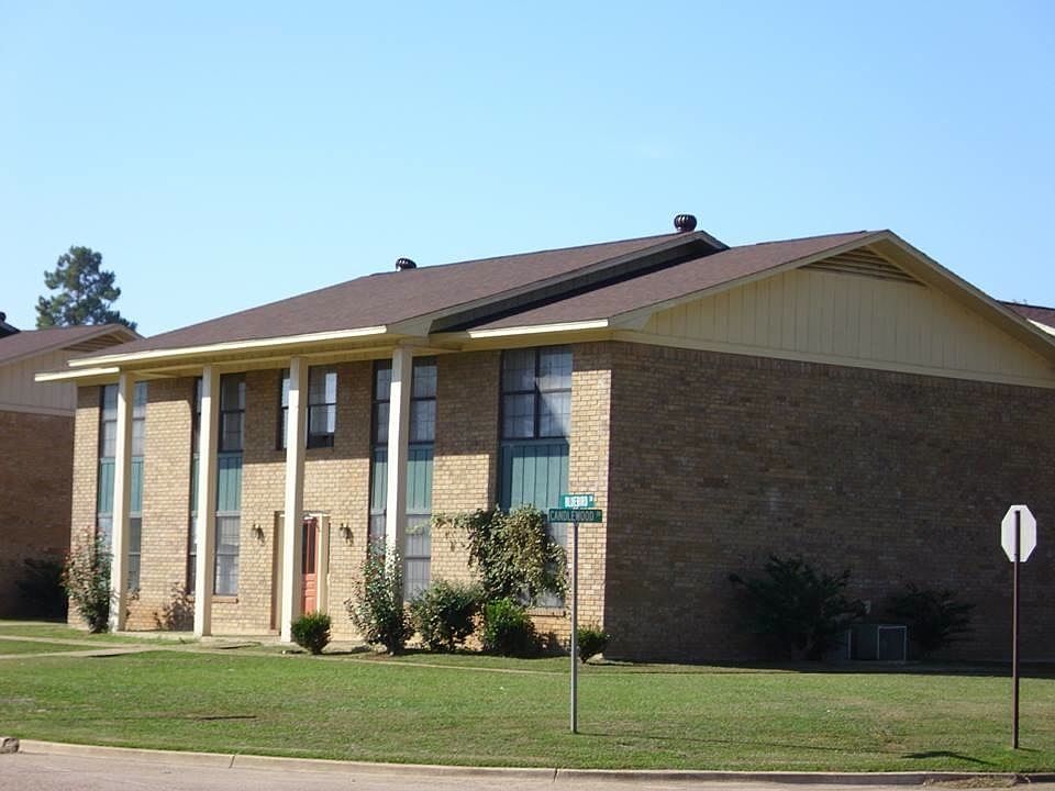 1st image of 701 Bluebird Ln APT 1