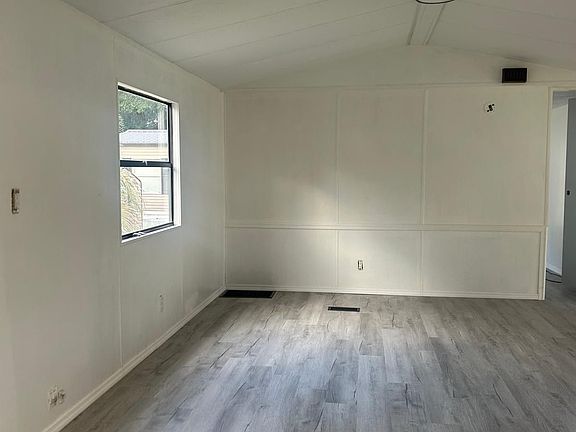 LIVING ROOM (OPEN SPACE)