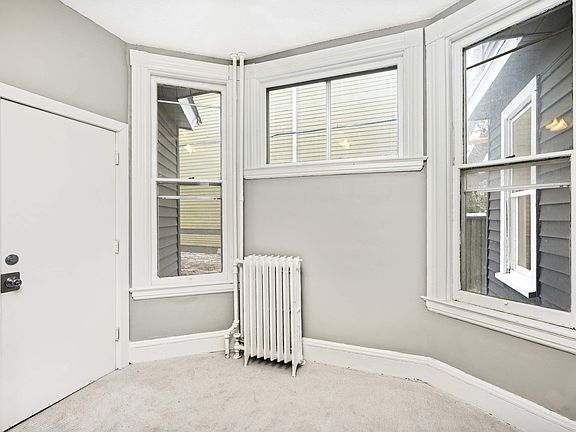 5th image of 289 Avon St N
