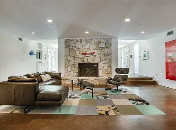 4th image of 14159 Valley Creek Dr