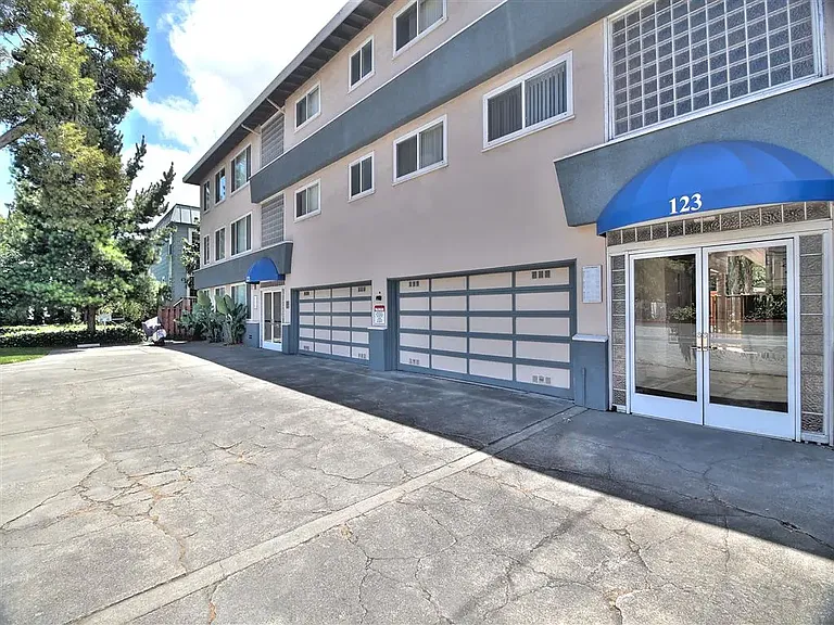 123 N El Camino — Photo 8