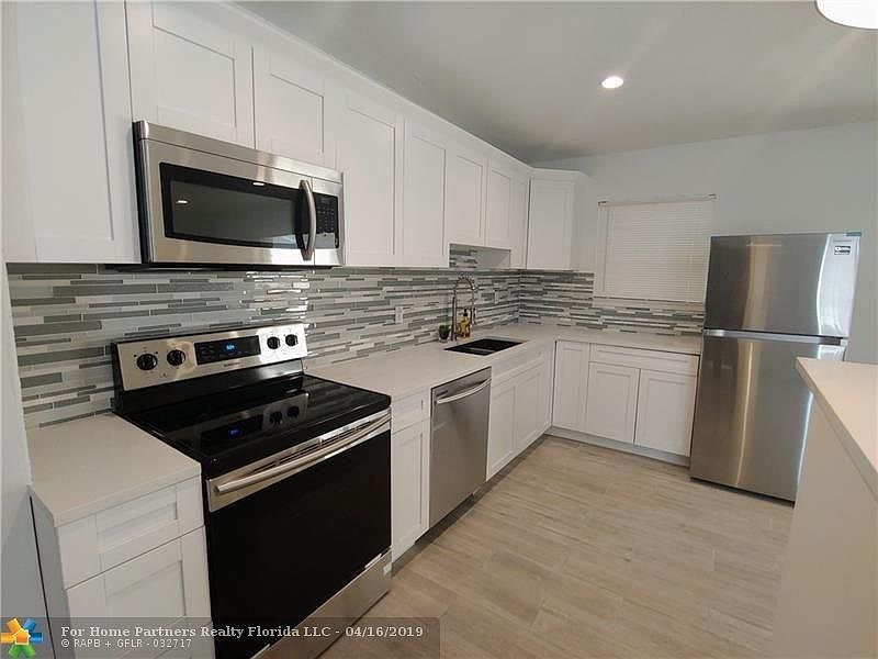 2nd image of 7412 Buchanan St