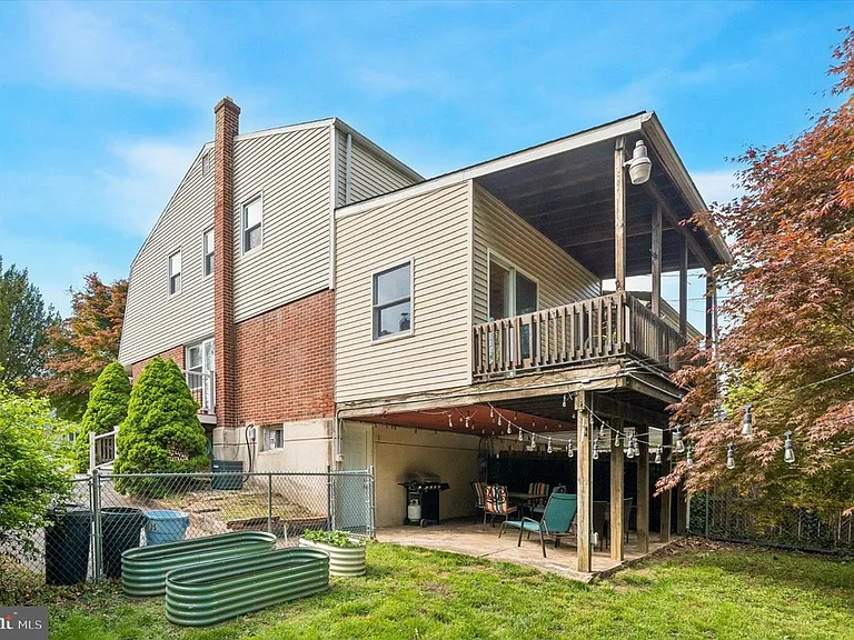704 Swarthmorewood Ln — Photo 2