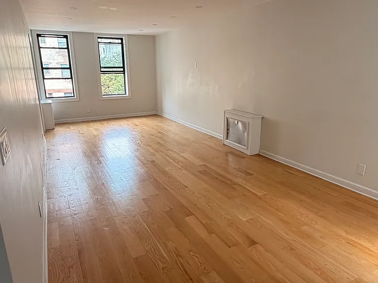 33-08 Ditmars Blvd #1 — Photo 3